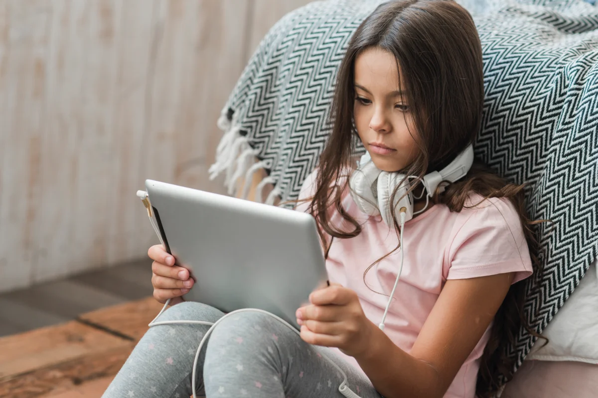 Estudio vincula el uso de tablets en la primera infancia, con arrebatos de ira.